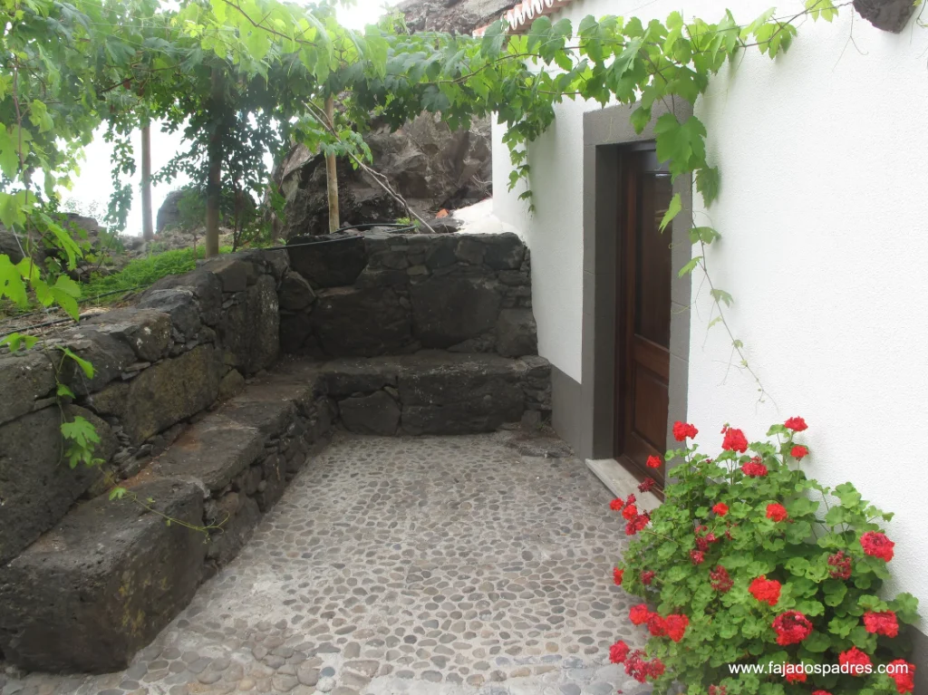 faja-dos-padres-alojamento-tia-marias-house-exterior-gr