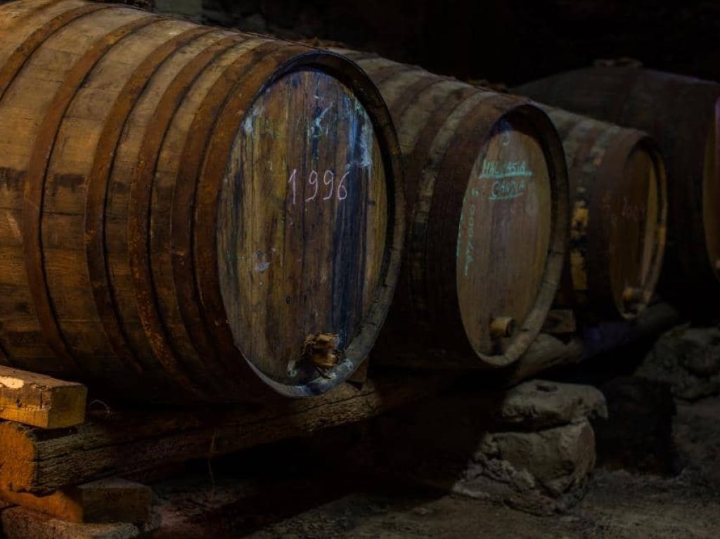 faja-dos-padres-farm-wine-production-wine-barrels