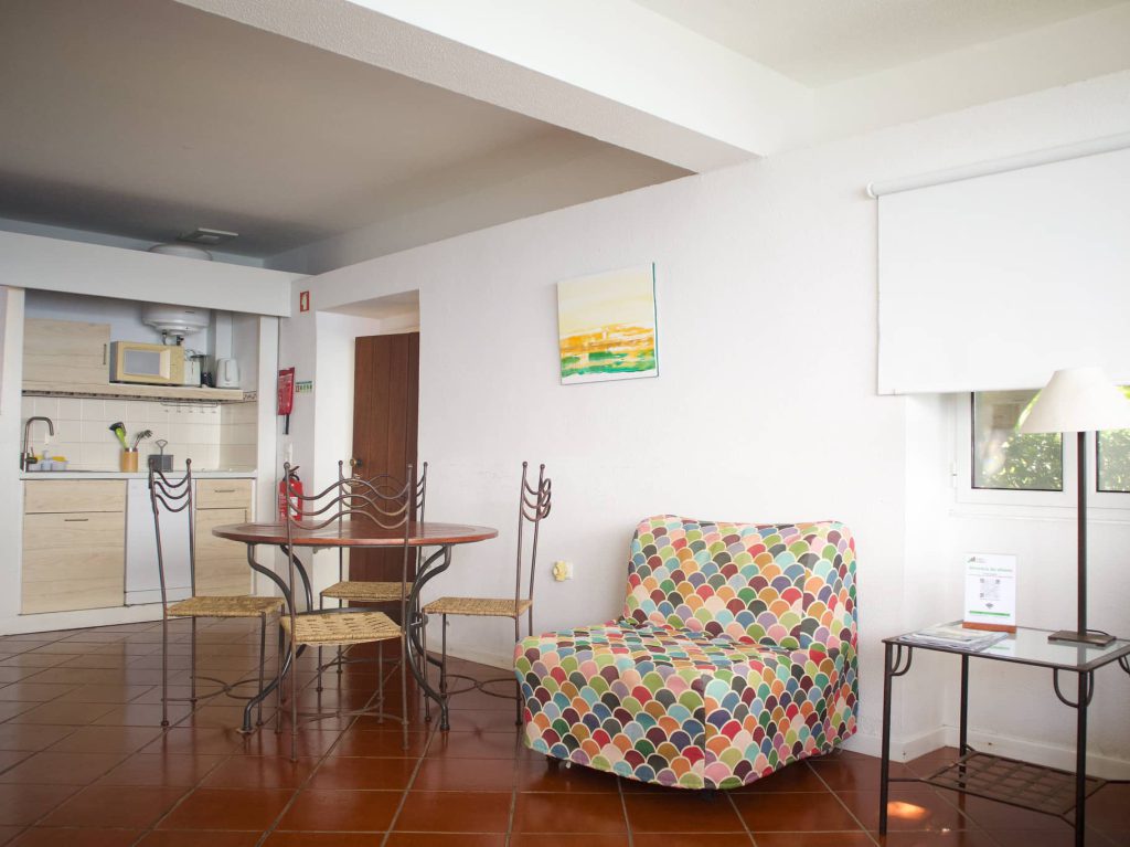 faja-dos-padres-stay-jose-soldado-house-interior-01