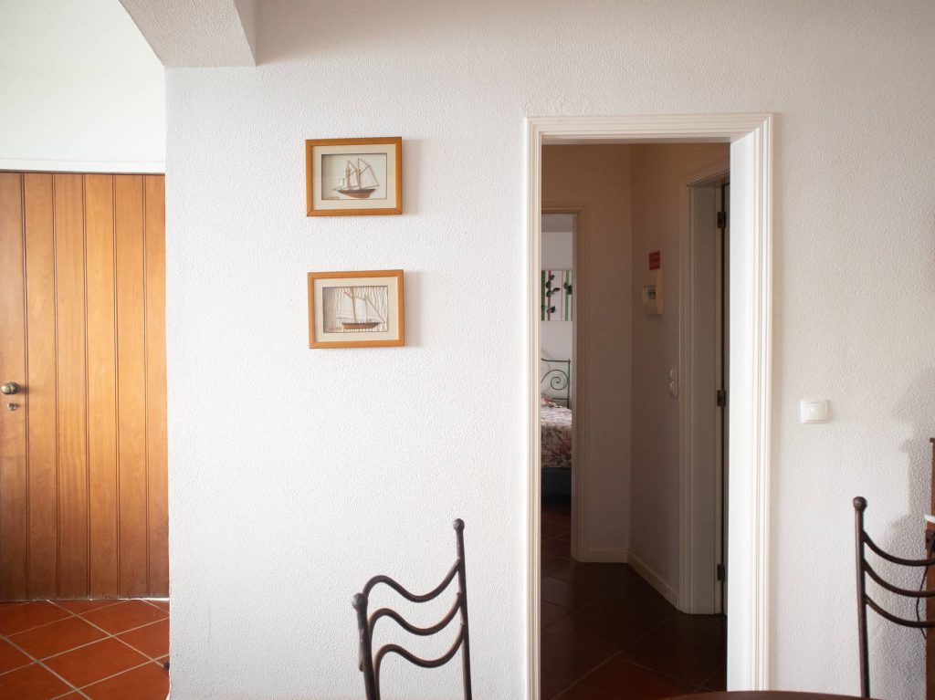 faja-dos-padres-stay-jose-soldado-house-interior-02