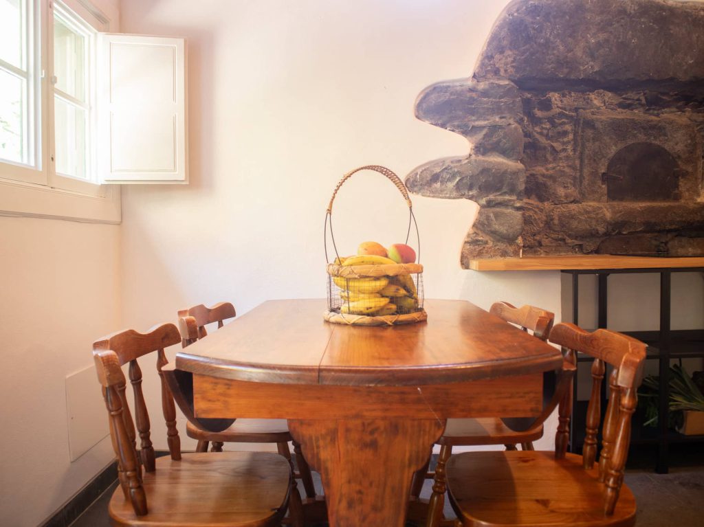 faja-dos-padres-stay-sailors-house--living-room-01