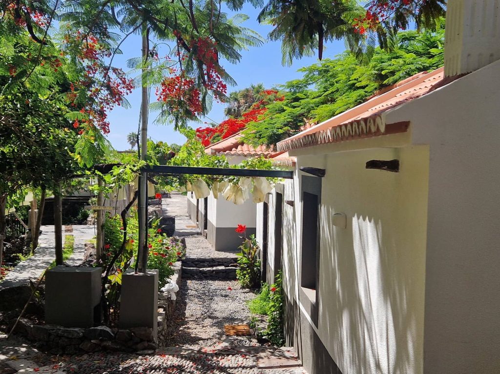 faja-dos-padres-stay-seifias-house-exterior-01